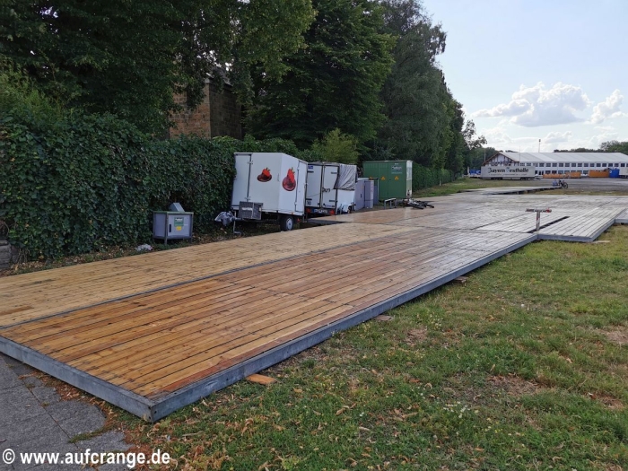 bilder aufbau cranger kirmes 03juli 2025