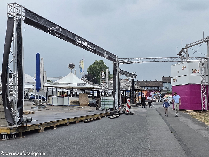 bilder aufbau cranger kirmes 18juli26 steinmeister