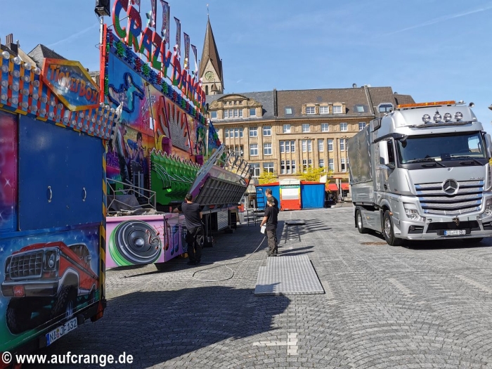 bilder aufbau castrop fruehjahrskirmes 2025